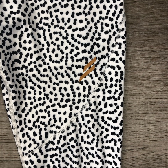 DOYOUEVEN Excel White Speckled High Waist Leggings - Picture 11 of 16